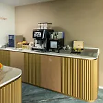 Visionair & Szálloda 4*