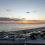Visionair & Szálloda 4*
