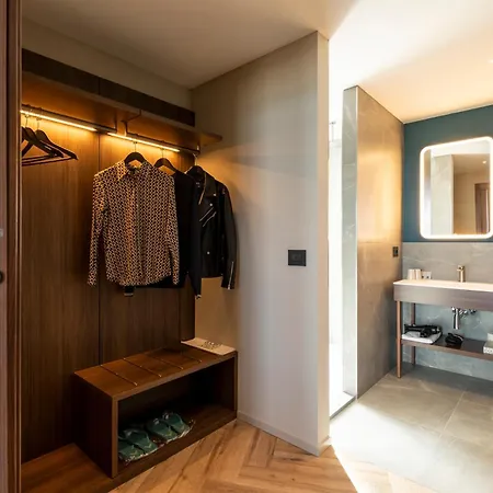 Visionair & Hotel 4*