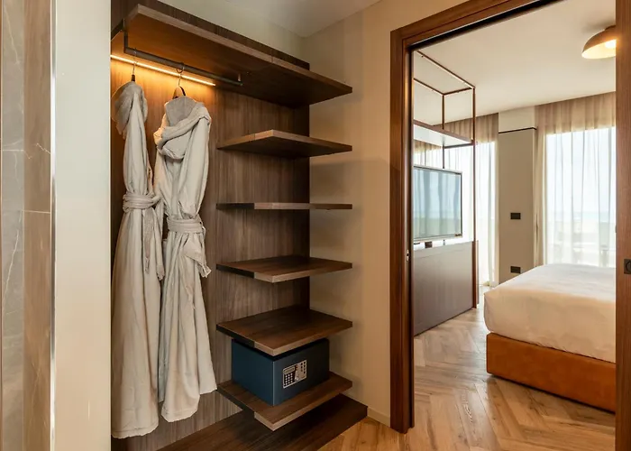 Hotel Visionair & Senigallia