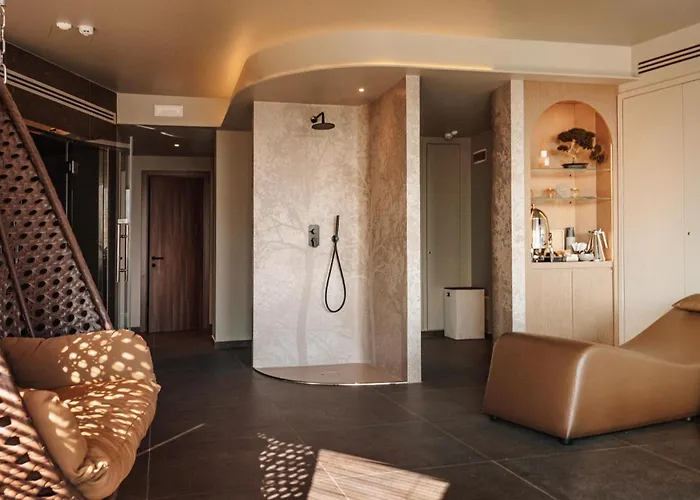 Visionair & Hotel 4*