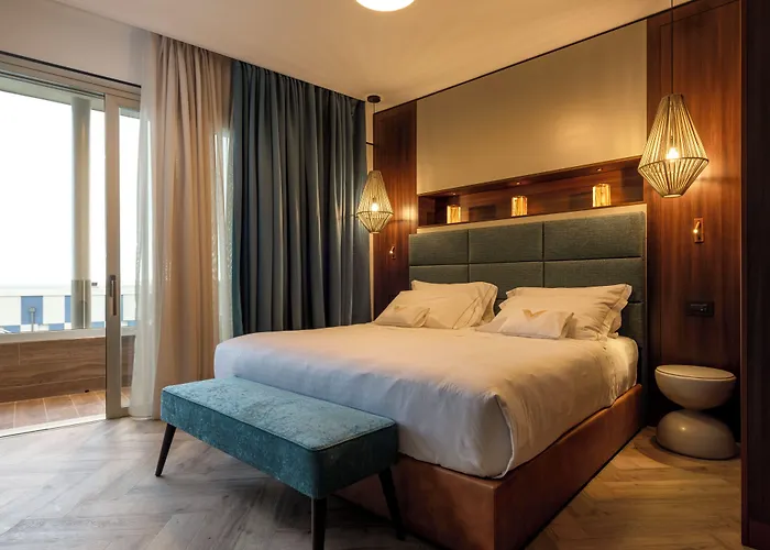 Visionair & Hotel 4*