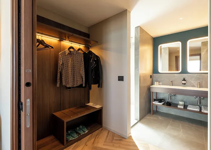 Visionair & Hotel 4*