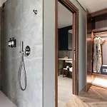 Visionair & Hotel 4*