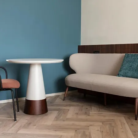 Готель Visionair &