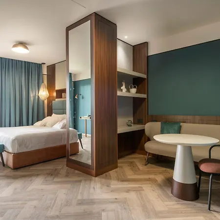 Готель Visionair &