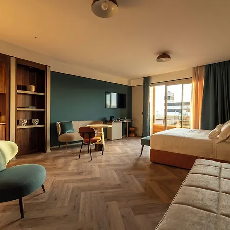 Готель Visionair &