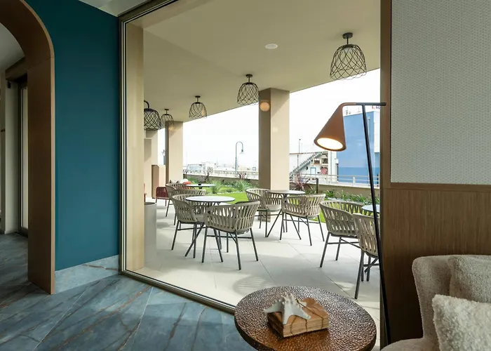 Visionair & Hotel 4*