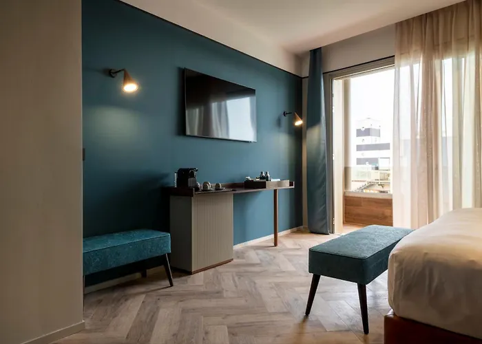 Visionair & Hotel 4*