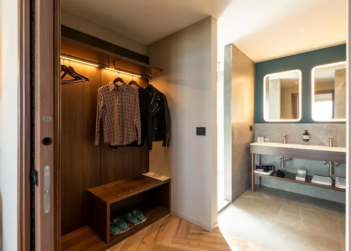 Visionair & Hotel 4*