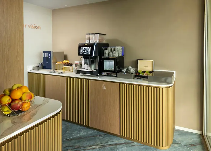 Visionair & Hotel 4*