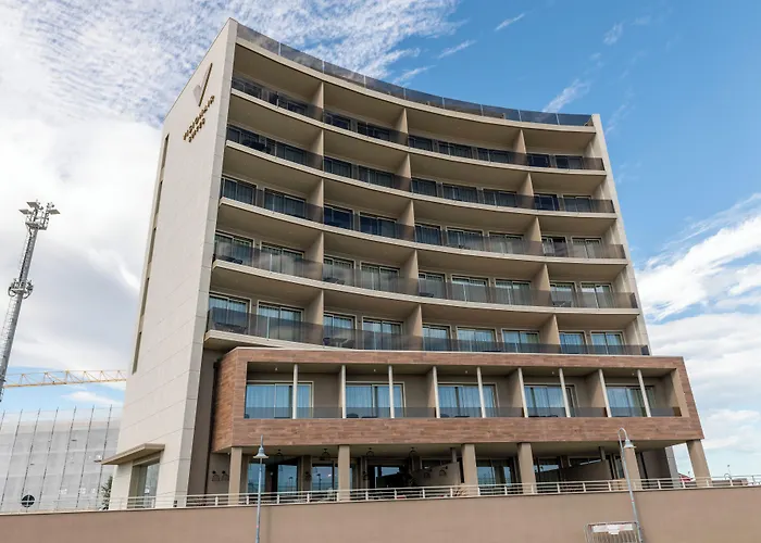 Visionair & Hotel 4*